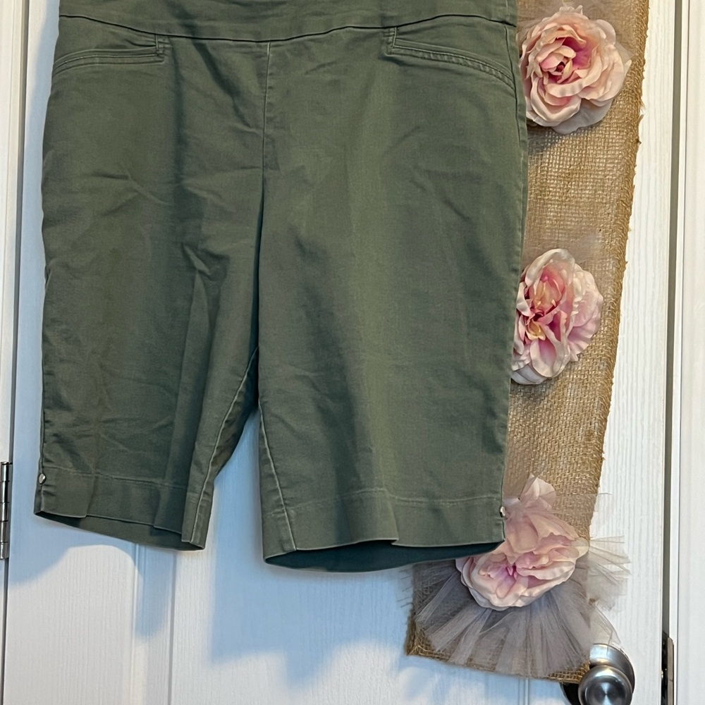 Croft & Barrow Sage Green Women's Bermudas